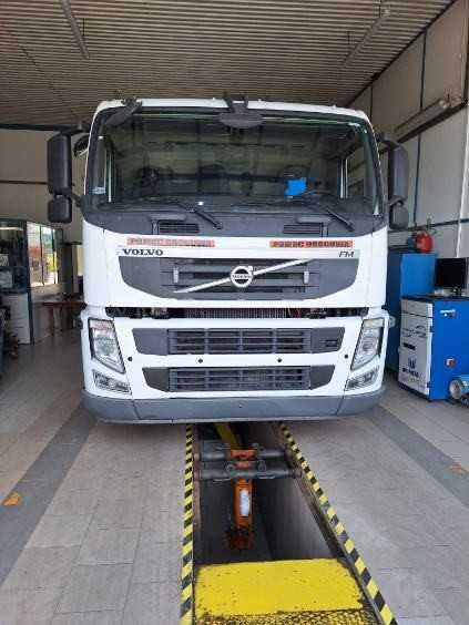 Laweta Volvo FM 330 rok 2010