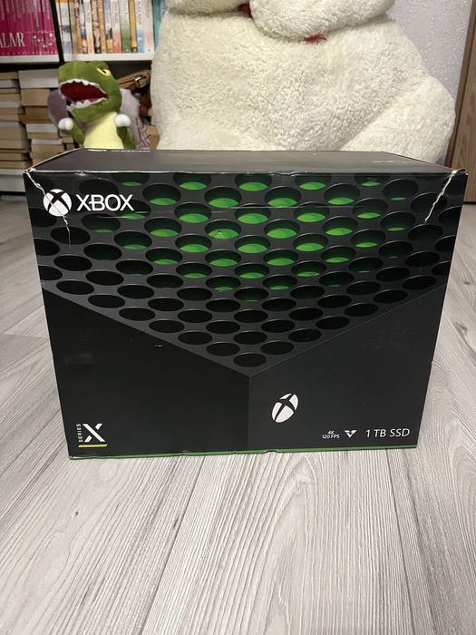 Konsola Xbox Series X 1TB z napędem i Padem.