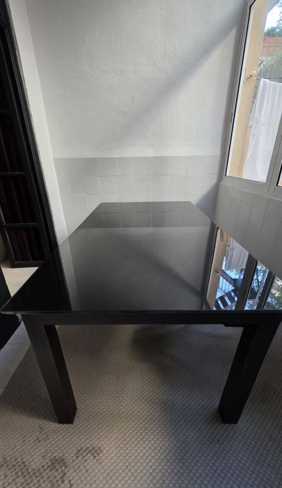 Mesa em Carvalho preto e extensível