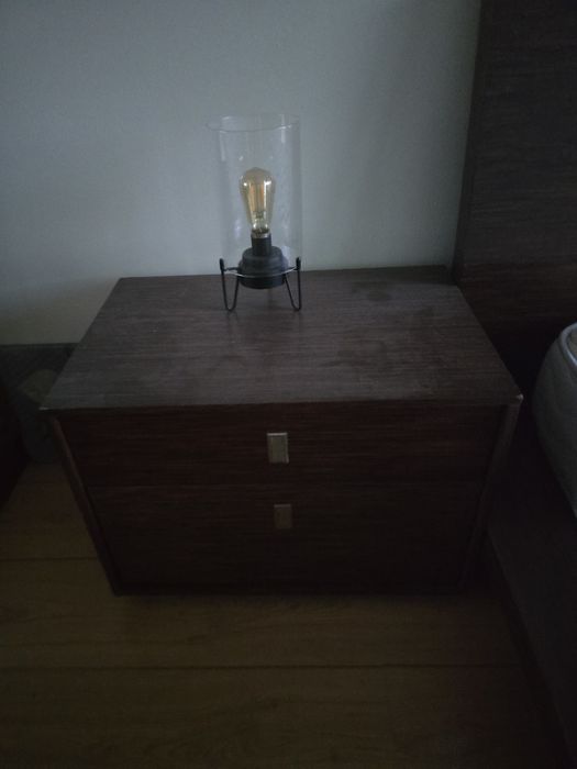 Cama, com Colchão e Mesas de Cabeceira