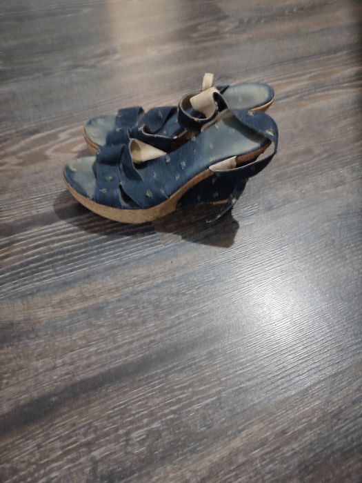 Віддам жіночі речі та взуття розмір в основному 46/48