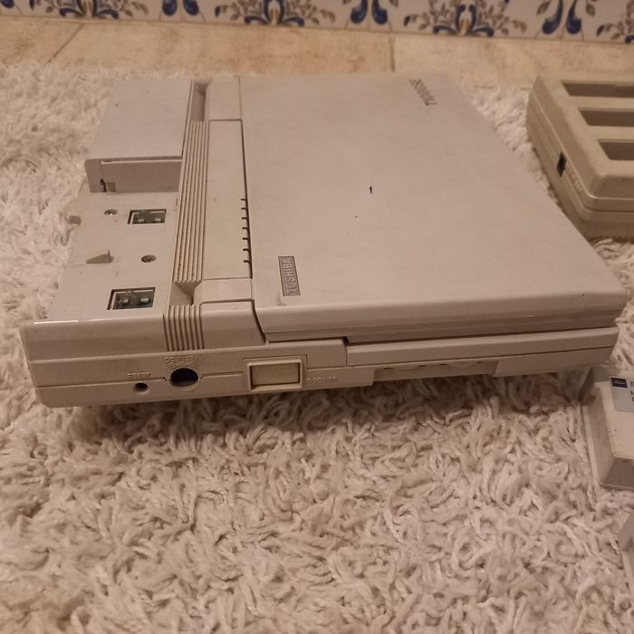 Toshiba  T1000SE vintage laptop