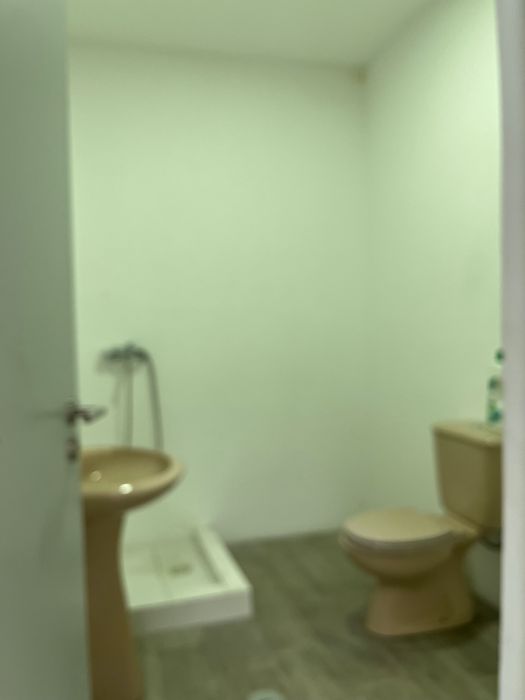 Armazém 300 m2 Espinho, Junto A1, A41 e A29.