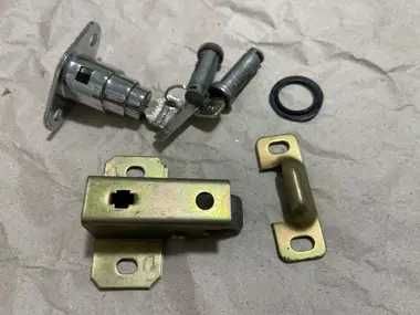 замок багажника ваз 2105.2107 личинки ссср