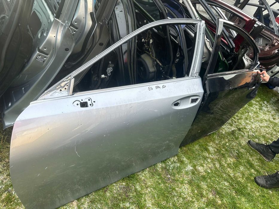 Двері передні Lexus ES 2019-