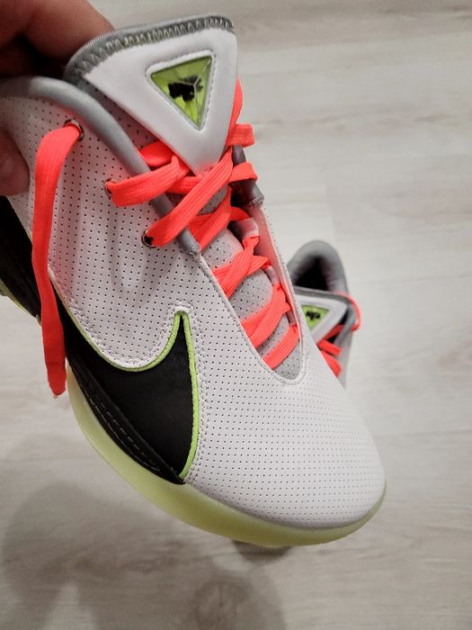 Кроссовки NIKE LEBRON XXII нові оригінал