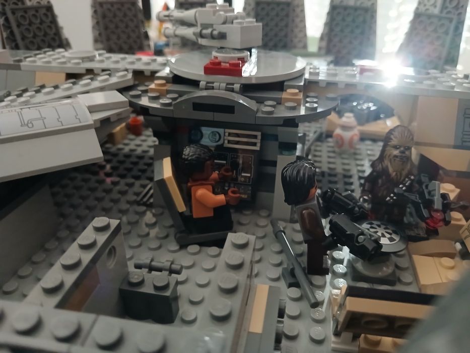 Lego star wars millennium falcon oficial