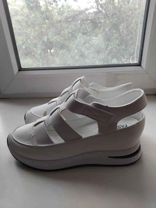 Кроссовки-босоножки новые 41р 26см стелька