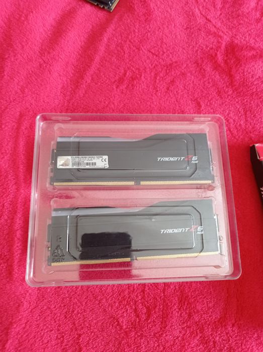 Memórias RAM DDR5 32 gb G.SKILK64739402827523123