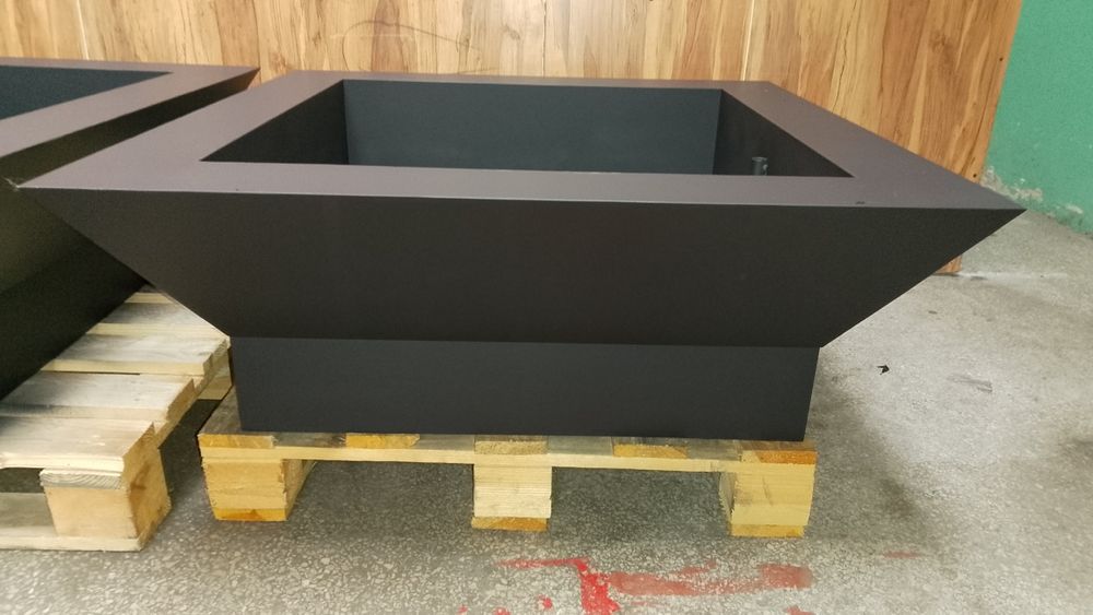 Palenisko 100x100cm z rusztem  i pokrywą.