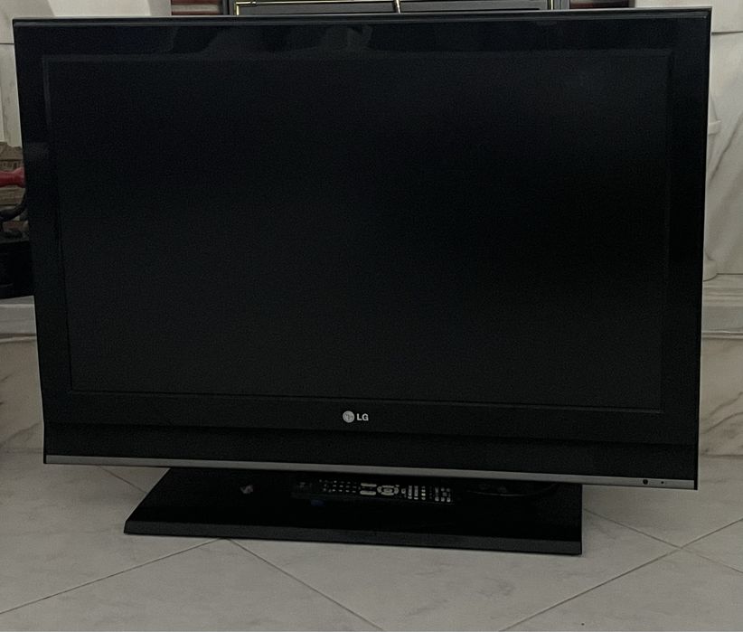 Vendo Televisão LG