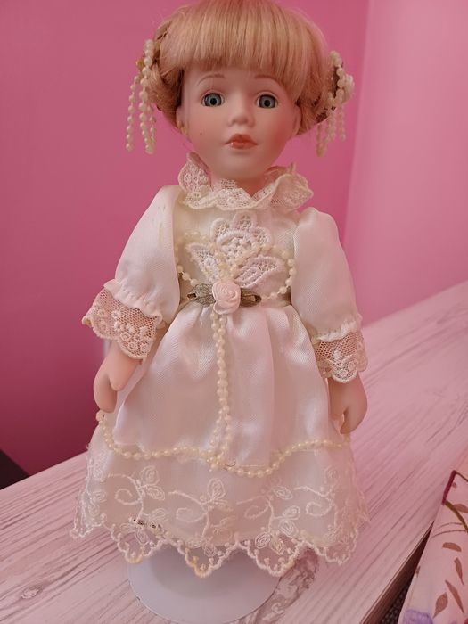 Фарфорова лялька