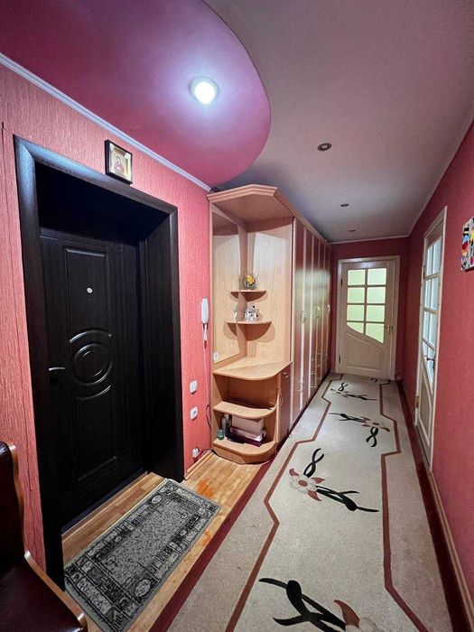 Продам 2-кімнатну квартиру в центрі міста — 54 м², меблі та техніка залишаються