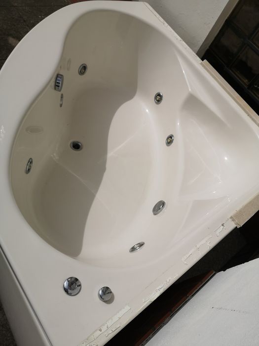 Banheira de hidromassagem de canto