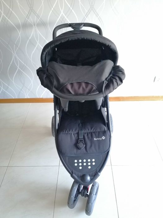 Carrinho de bebé com ovo