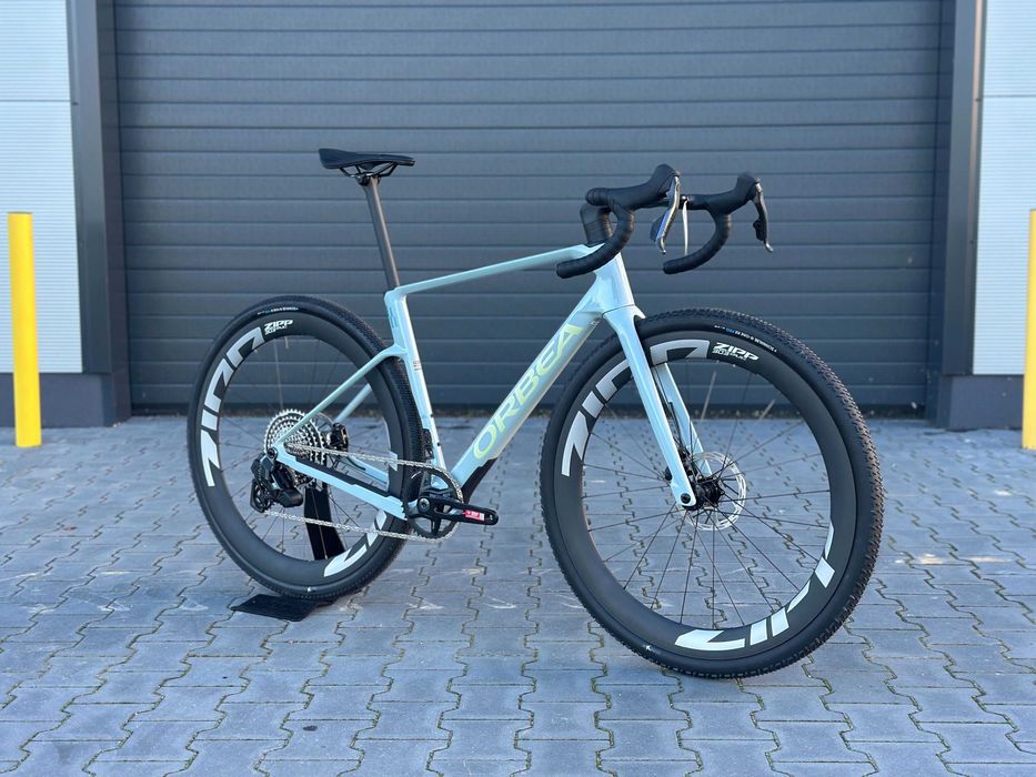 Rower gravelowy Orbea Terra M31e Koła ZIPP 303 XPLR