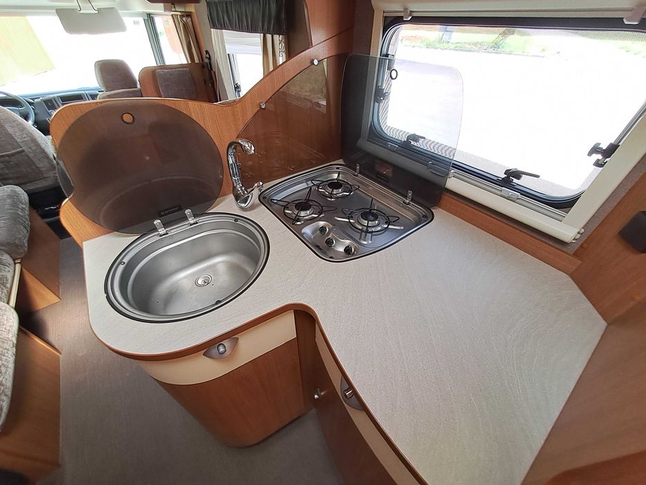 Aluguer de autocaravana de 6 pessoas