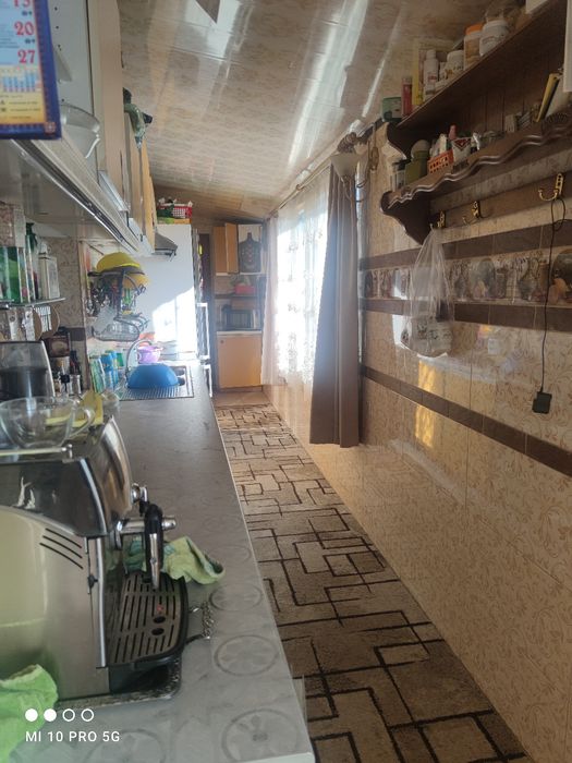 Комерційна нерухомість з будинком житловим