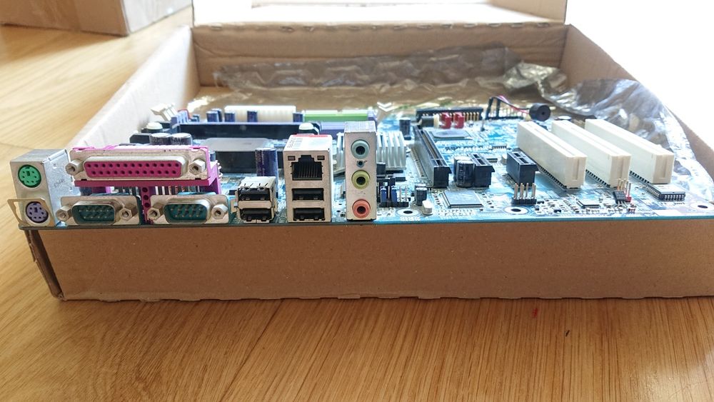 Płyta główna Gigabyte GA-K8VT890 + procesor AMD Sempron SDA2800AIO3BX