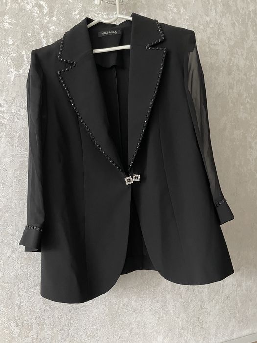 Жіночий піджак.