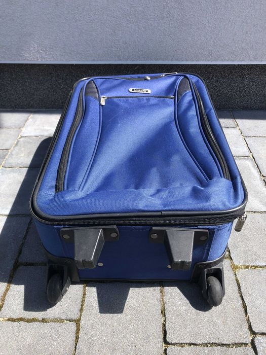 Ciemnoniebieska walizka / torba podróżna na kółkach. Embark.