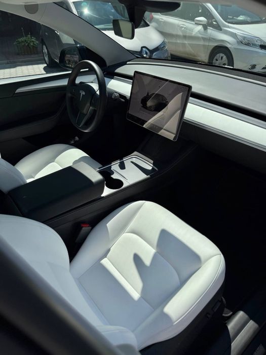 Tesla Y 2024 повний привід
