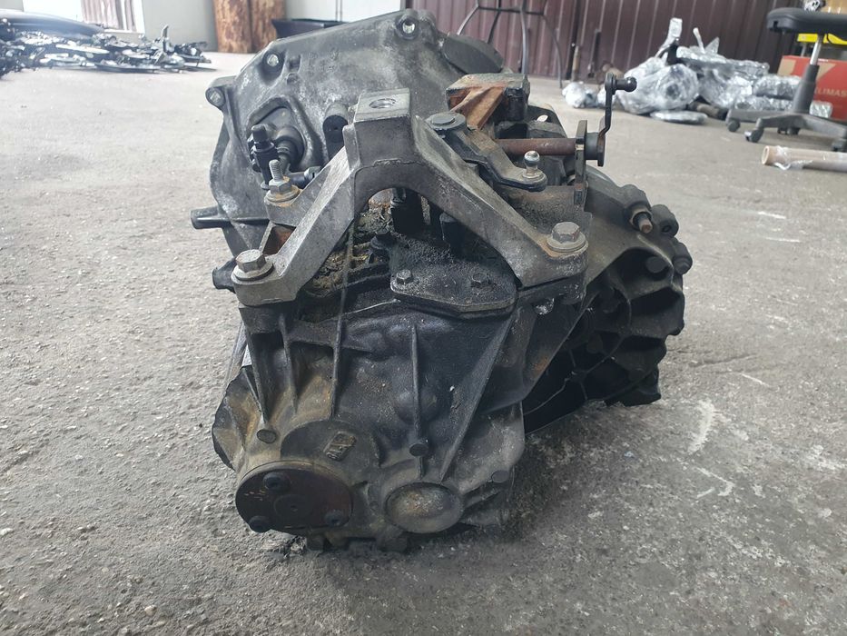 Skrzynia biegów Volvo v50 1.8 benzyna 05 rok 125 km 5 biegów sprawna