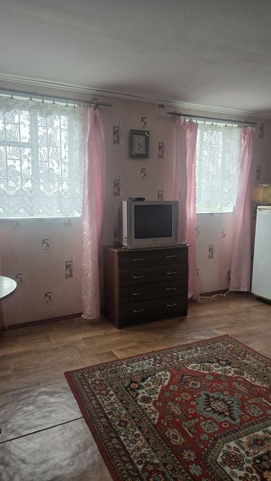 Продаж приватизованої  земельної ділянки з гостьовим будиночком