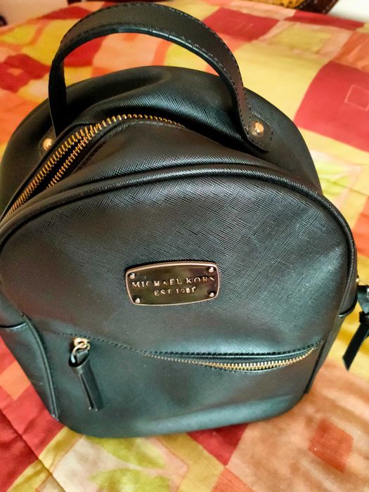 Mochila preta com muito pouco uso