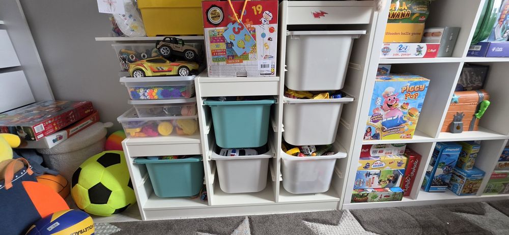 Trofast Ikea z pojemnikami