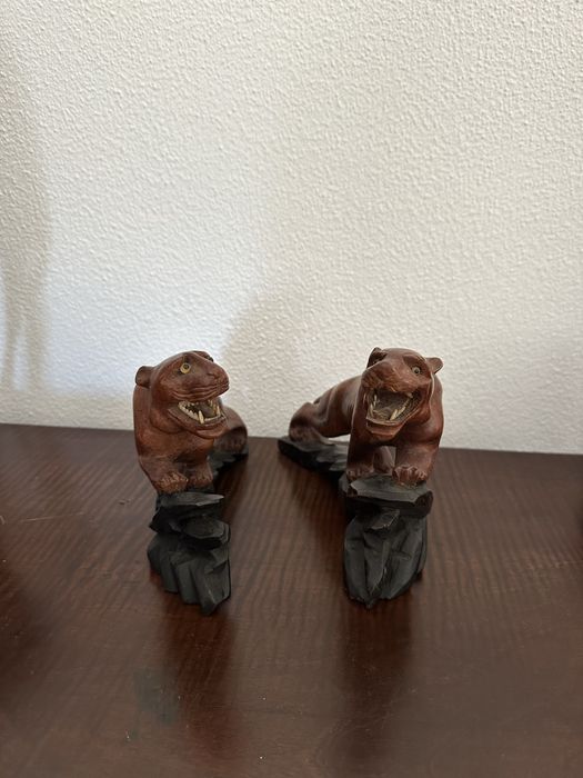 Conjunto de 2 animais de madeira