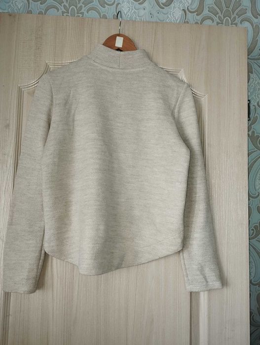 Продам свитер с имитацией рубашки