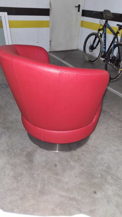 Cadeirão rotativo pele real divani e divani