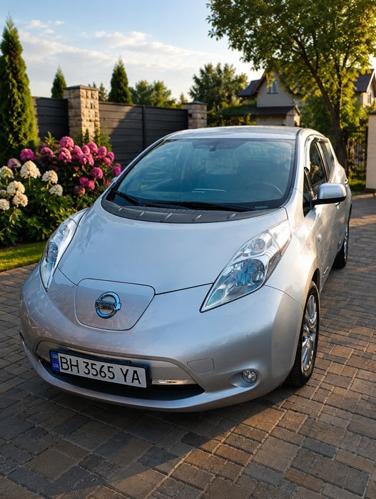Nissan Leaf 2013 року в  хорошому стані !