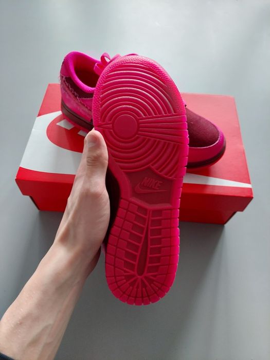 Nike Dunk Low Valentine's Day (2022)