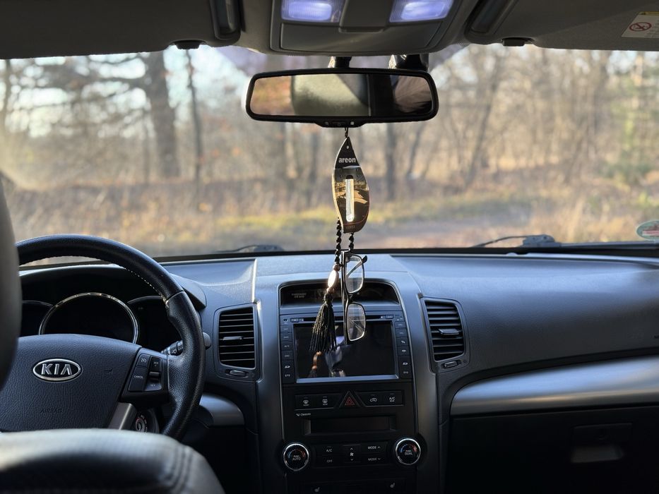 Kia Sorento 2010 VIN KNAKU811BB5110413 фото оголошення 4 з 9