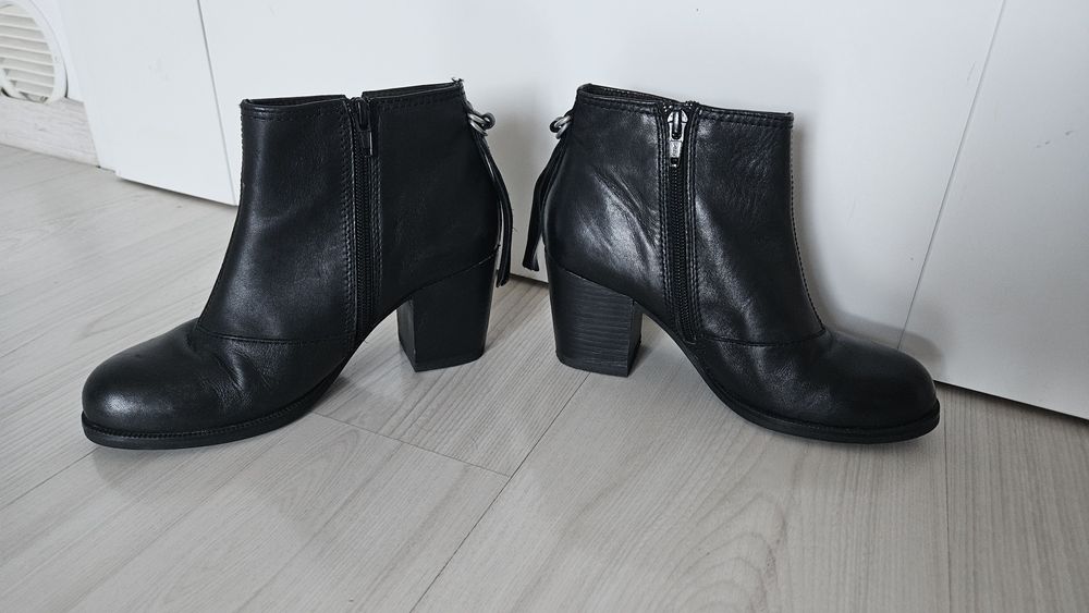 Czarne skórzane botki 36 vegabond skóra obcasie Lasocki kazar  kozaki