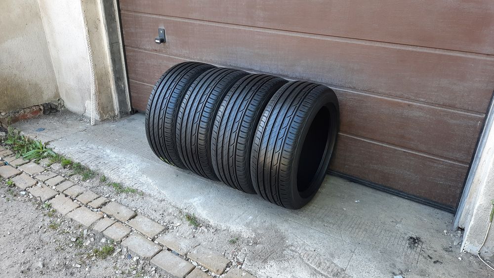 Bridgestone 215/50 R18 Turanza T001