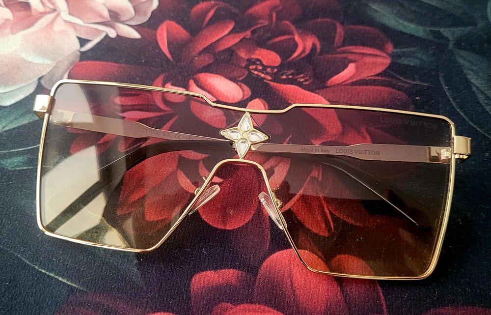 Okulary przeciwsłoneczne w stylu Louis Vuitton – złote, kobiece