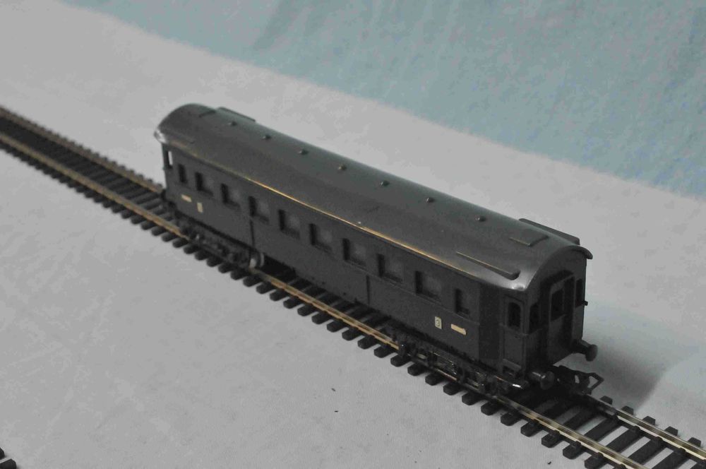 Carruagem de passageiros marca Schicht HO com iluminação interior