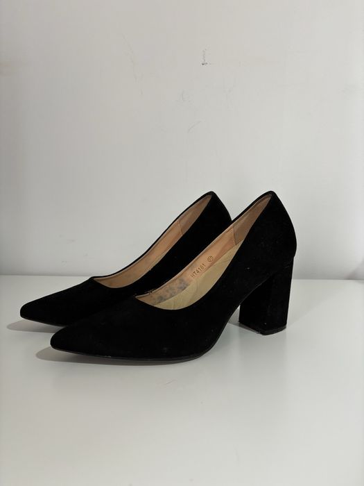 Sapato preto tacão medio