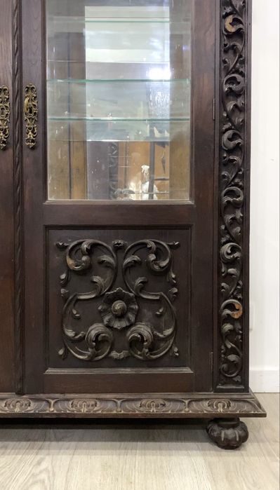 Armário / vitrine Renascença.
