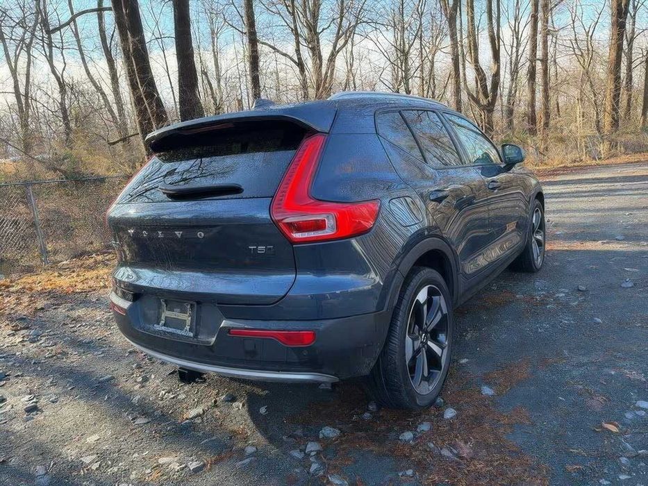 Volvo XC 40      2021