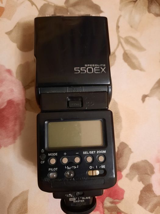 Cпалах Canon Speedlite 550EX