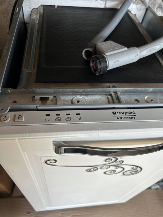 Посудомойка Hotpoint Ariston