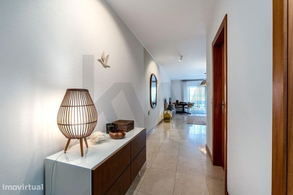 Moradia, entre o golfe e a praia, com 3 suítes, terraço poente e pisci