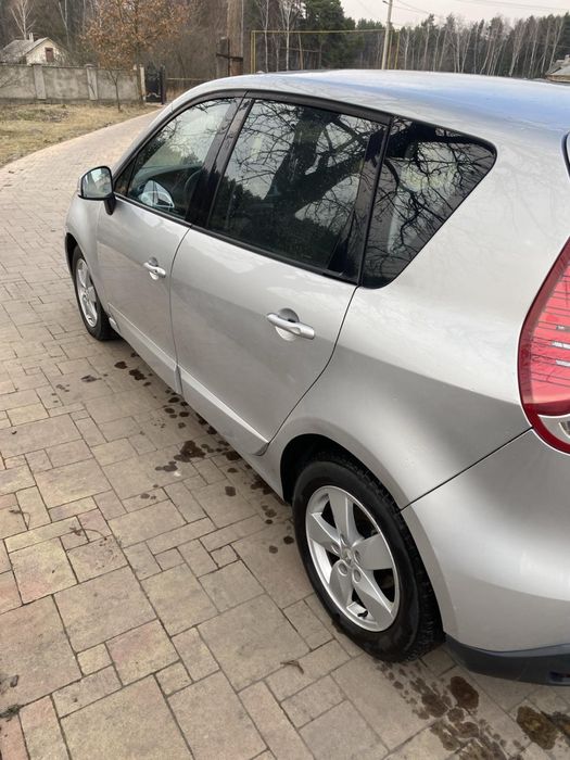 Продам машину renault scenic