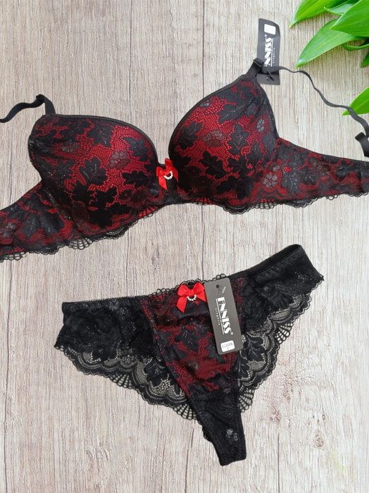 Комплект чорно- червоний,пудра,фиолет(чашка В)