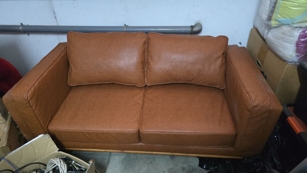 Sofa de dois lugares
