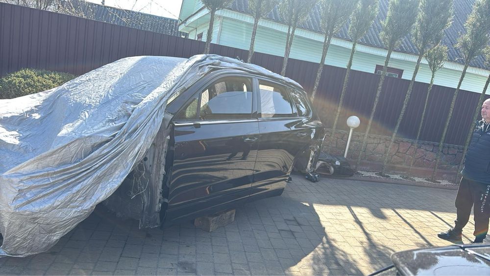 Накладка двері лівої передньої та задньої R-Line C9X VW Touareg 3 CR 760854939D 760854949D